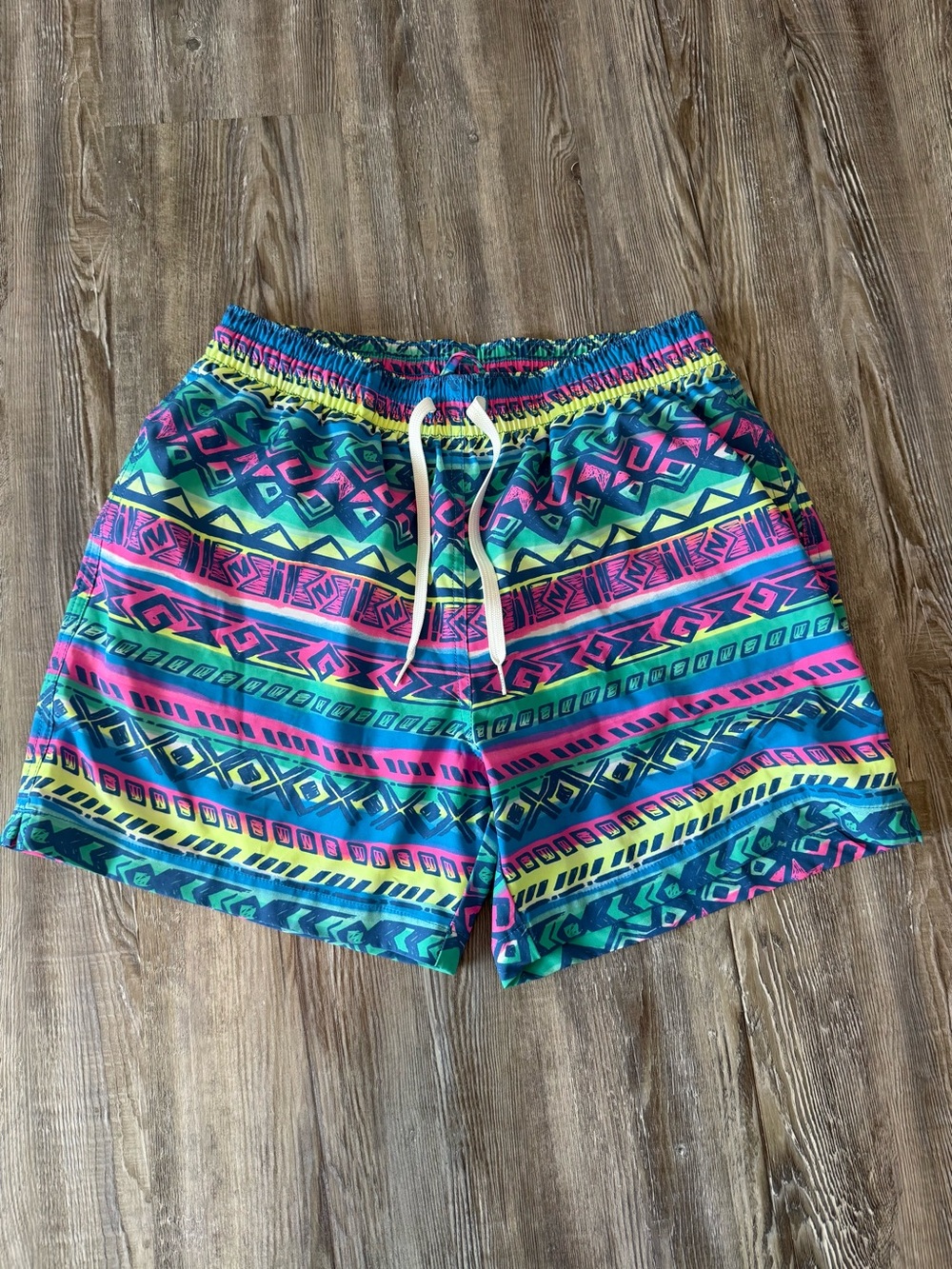 Chubbies Neon Aztec Athletic Swim Shorts in Blue, Pink & Green Large 5.5” Inseam